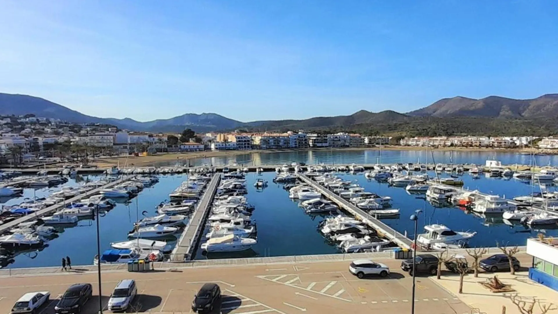 Apartamento Familiar 2 Habitaciones Con Terraza Vista Al Mar Y Aparcamiento En Llanca - Es-170-11